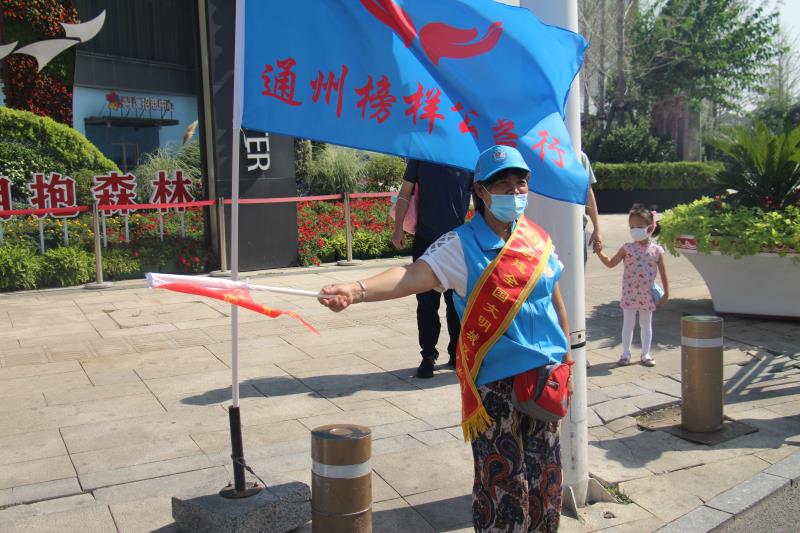 <strong>免费操小姑娘屄视频</strong>